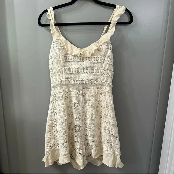 ASTR the Label Cream Ruffle Trim Lace Romper Sz L - Picture 2 of 6